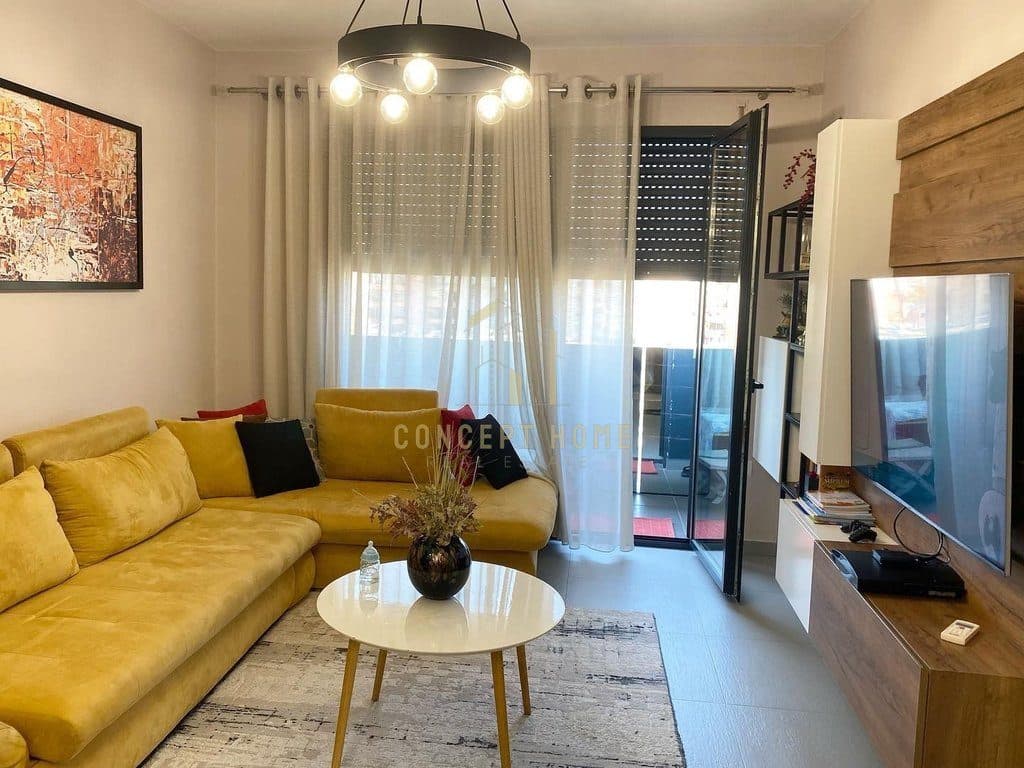 Jepet me qera apartament 1+1 tek Stadiumi Dinamo