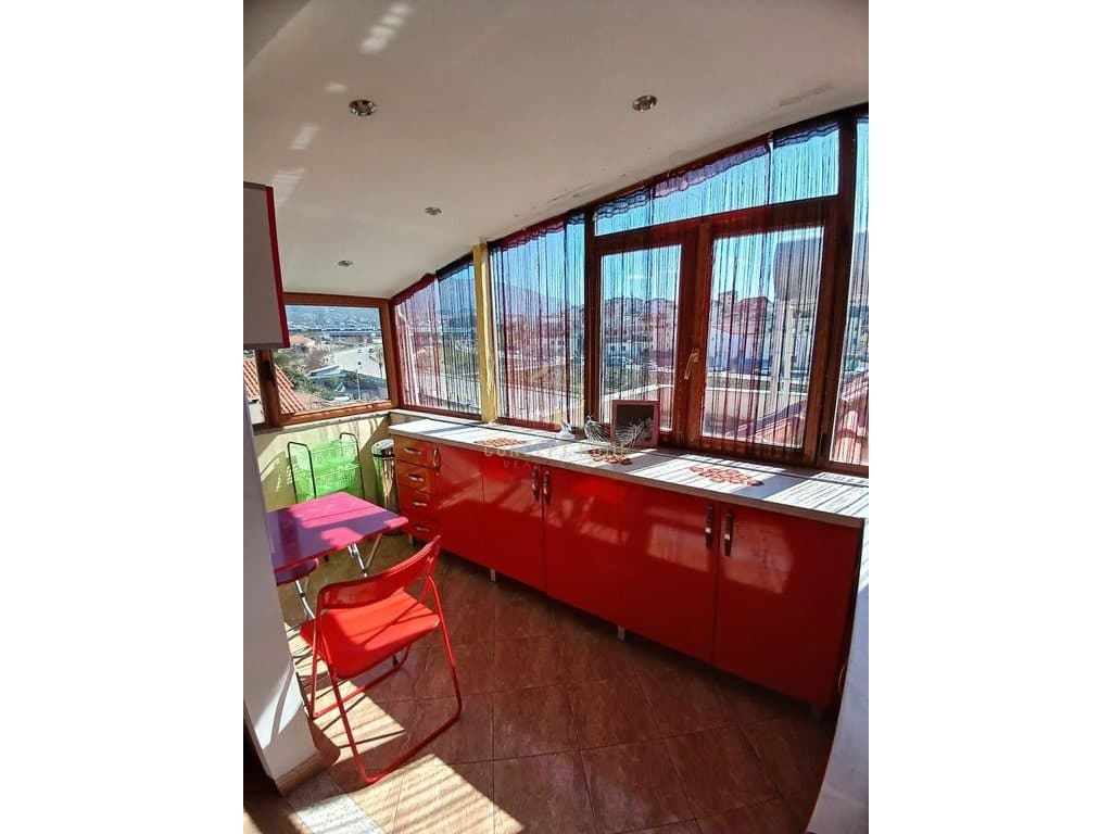 Jepet me qera apartament 2+1 ne Shkoze/Cmimi: 350 Euro/Muaj 2