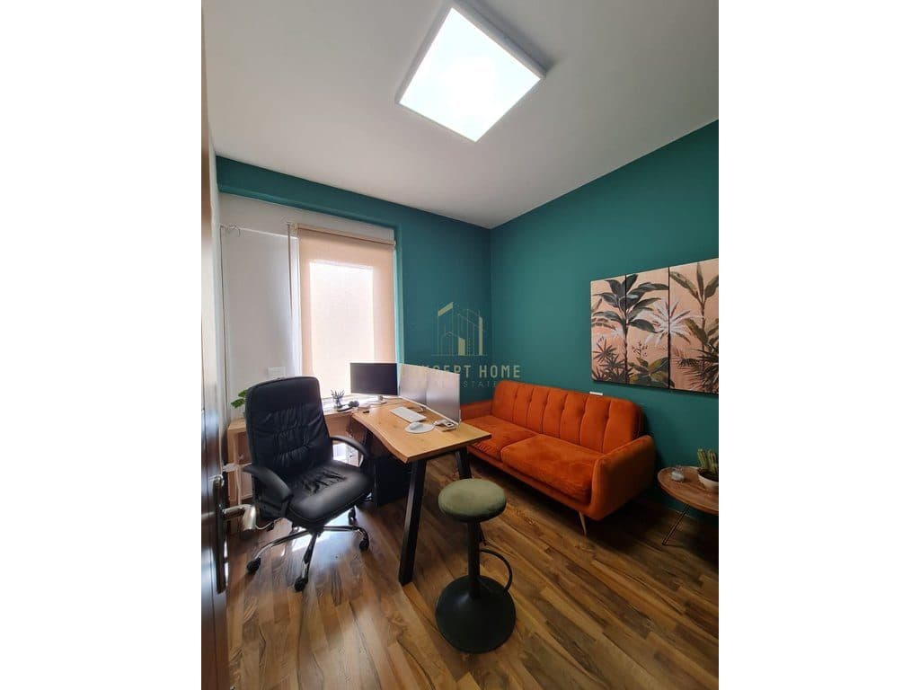 Jepet me qera apartament 4+1 per zyra, tek 21 Dhjetori