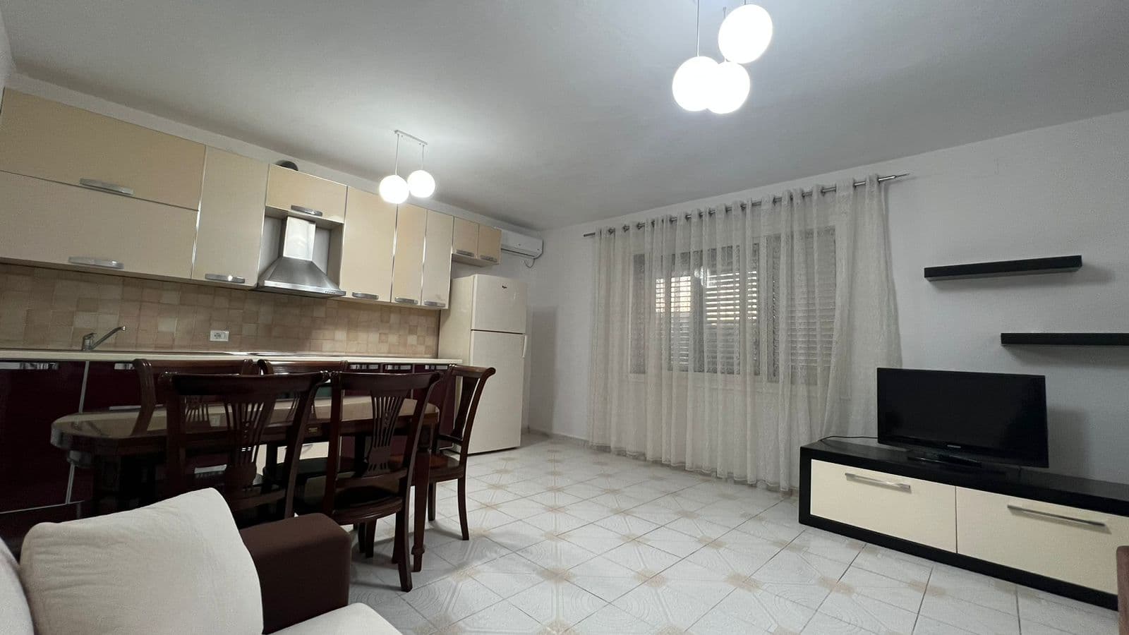 Shtepi Private 2+1 Me Qira në Kombinat, Tiranë - 40.000 leke | 150 m² 2