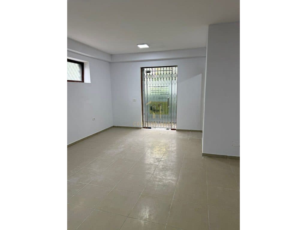 Jepet Ambient me qera Mbas Kopshtit Botanik Siperfaqja: 90 m2 Kati: 0 Organizimi: - Ambient open space - Tualet 3