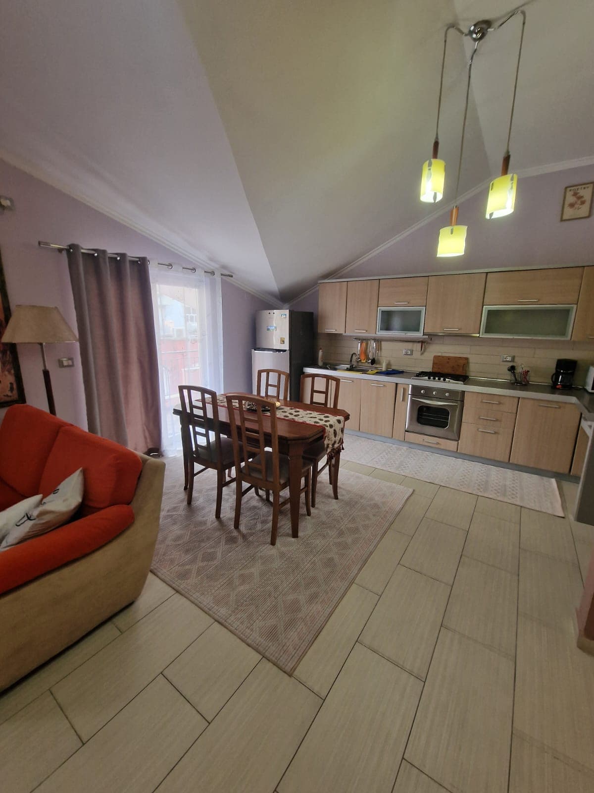 Jepet me qera apartament 3+1+3+P tek Komuna e Parisit, Siperfaqe 144 m2 2