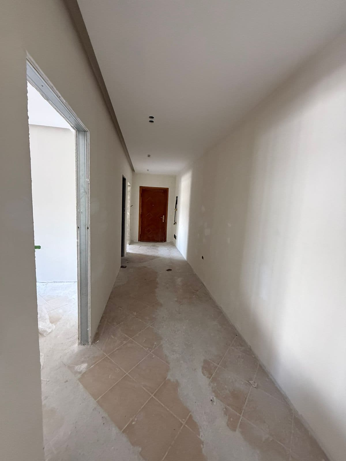 Shitet apartament 2+2+Ballkone ne zonen e Freskut.