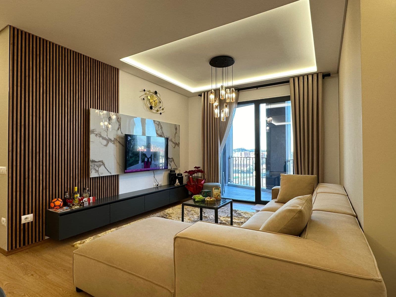 Jepet me qera super apartament 2+1+2 tek Pallati me shigjeta 2