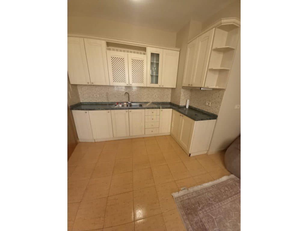 Jepet me qera apartament 1+1 ne Qender