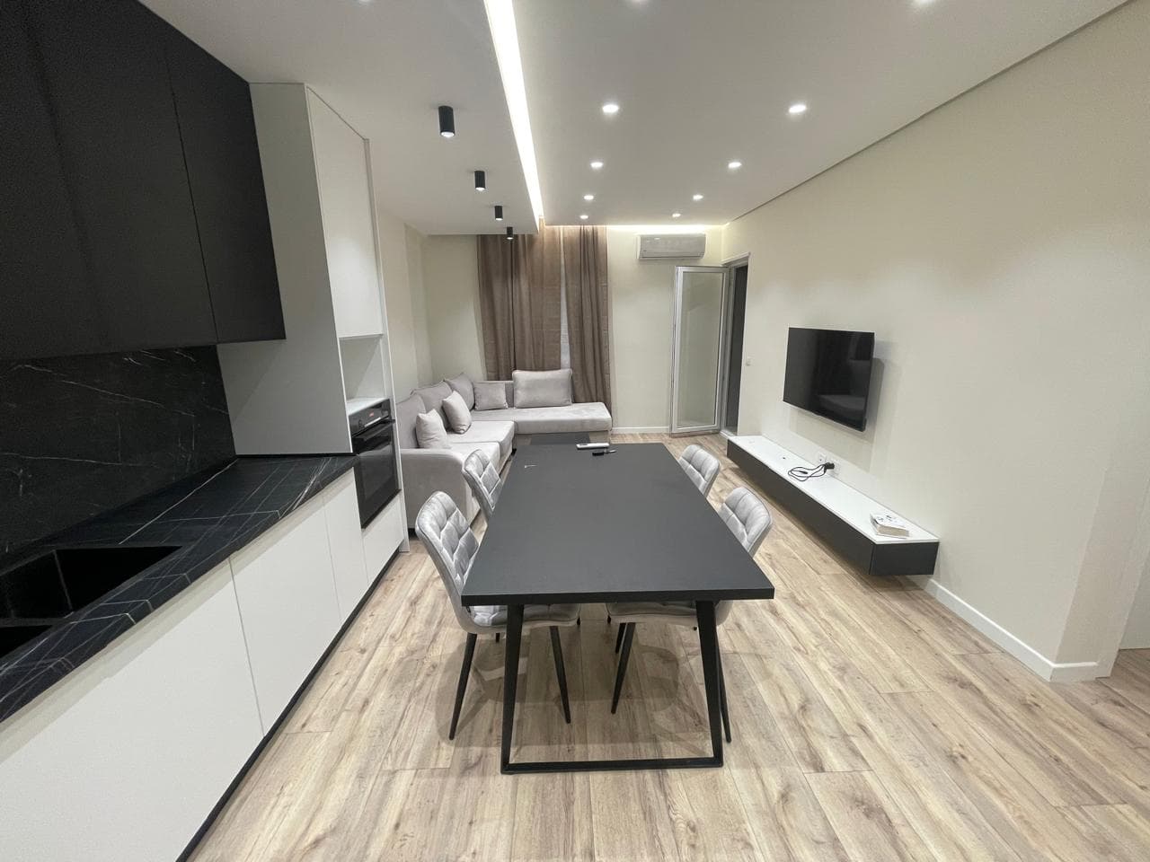 Jepet apartament 2+1 me qera tek 'Univers City'