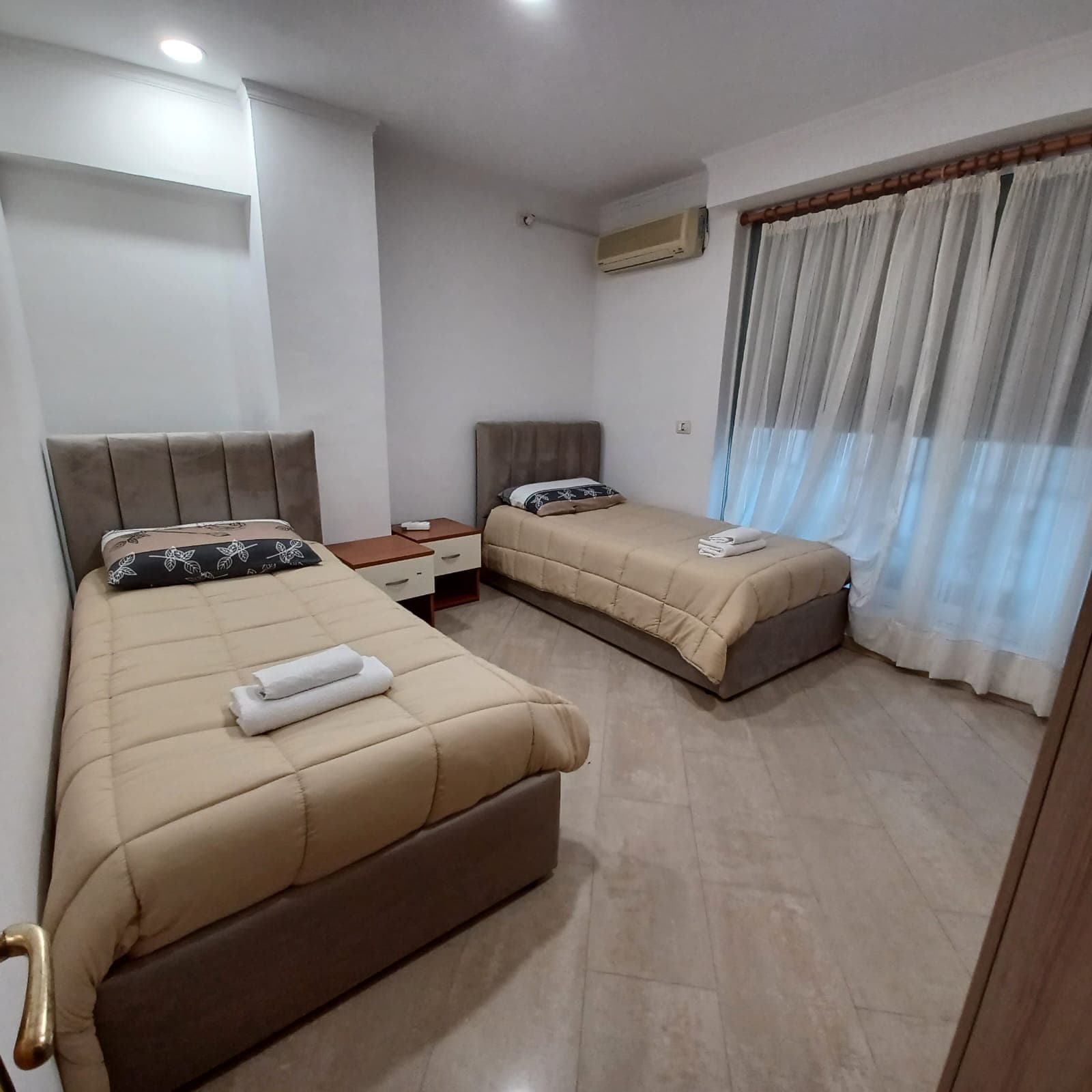 Shitet Apartament 2+1 Ne Qender 4