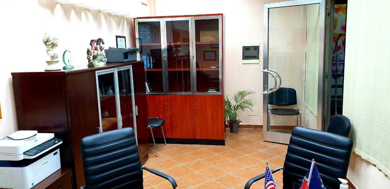 Zyre me qira në Bulevardi Zogu i Parë, Tiranë - 300€ | 25 m² 4