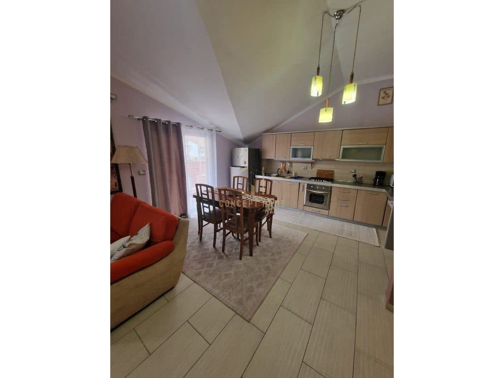 Jepet me qera apartament 3+1+3+P tek Komuna e Parisit, Siperfaqe 144 m2 2