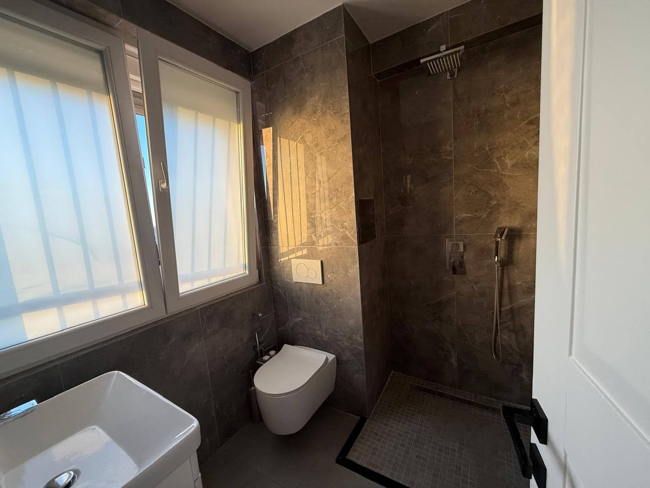 Jepet me qera apartament 2+1 tek Casa Italia 4