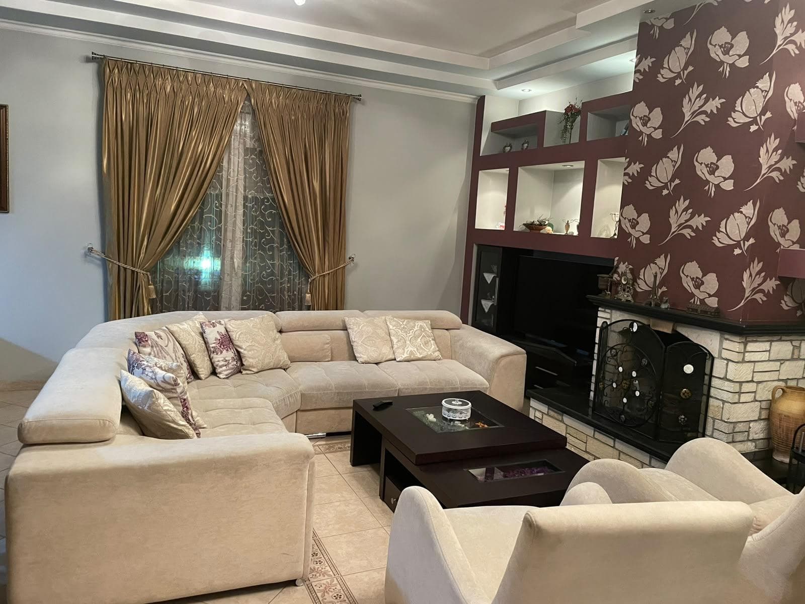 Jepet me qera apartament 3+1 ne Sauk 2