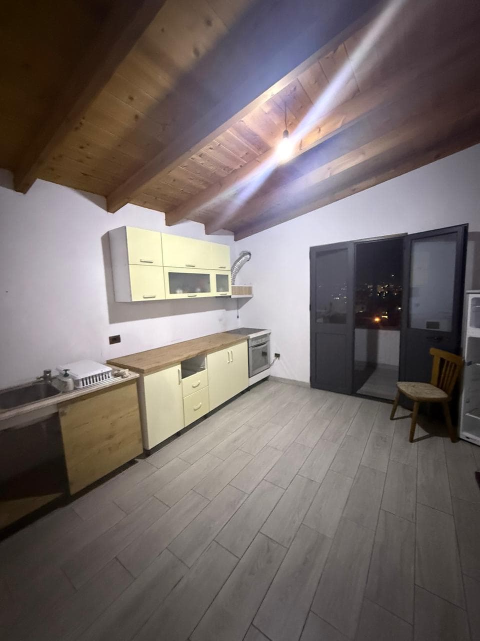 Jepet me qera apartament ne Insitut/Cmimi: 400 Euro 2