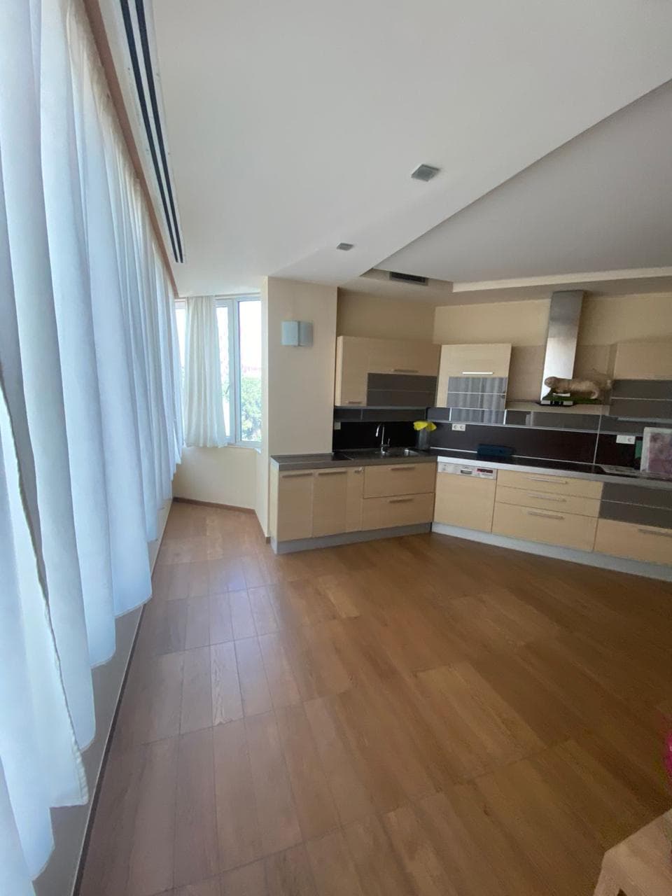 Apartament 2+2 Për Qira në Blloku, Tirana - 1500€ | 160 m² 3