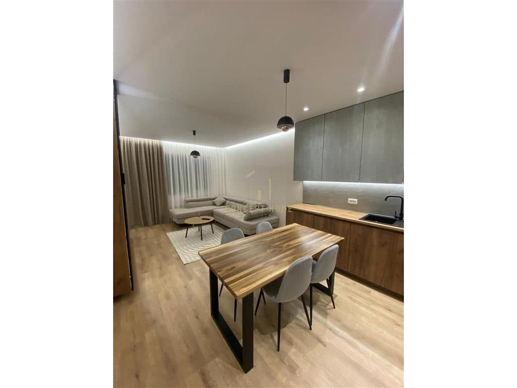 Jepet me qera apartament 2+1+parkim tek Univers City