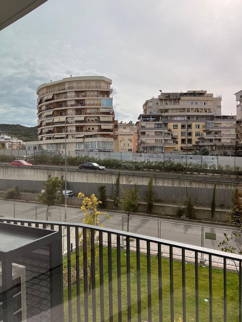 Jepet me qera Ambient per Zyra tek Lake View 4