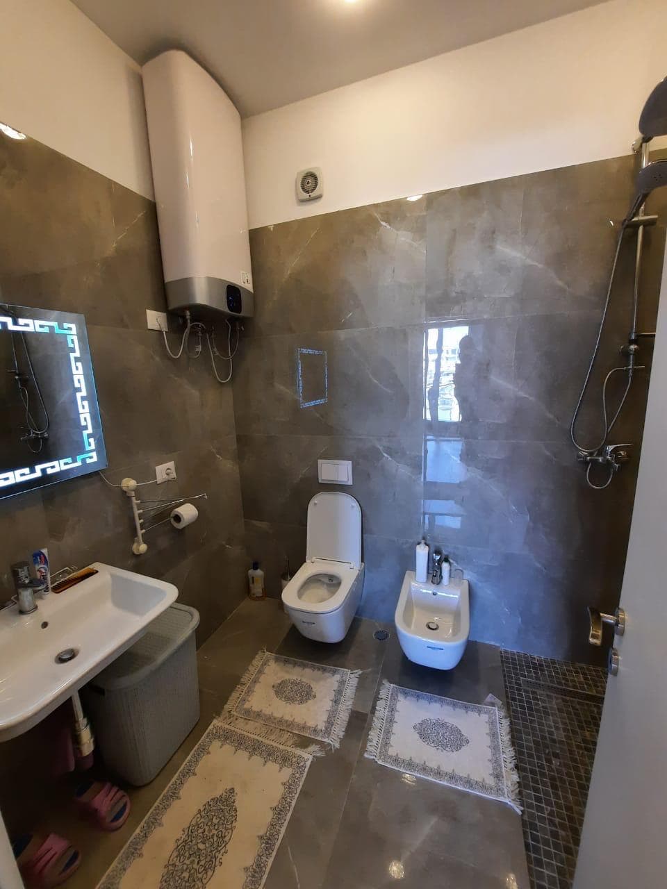 Jepet me qera apartament 3+1+2 Te Square 21 3