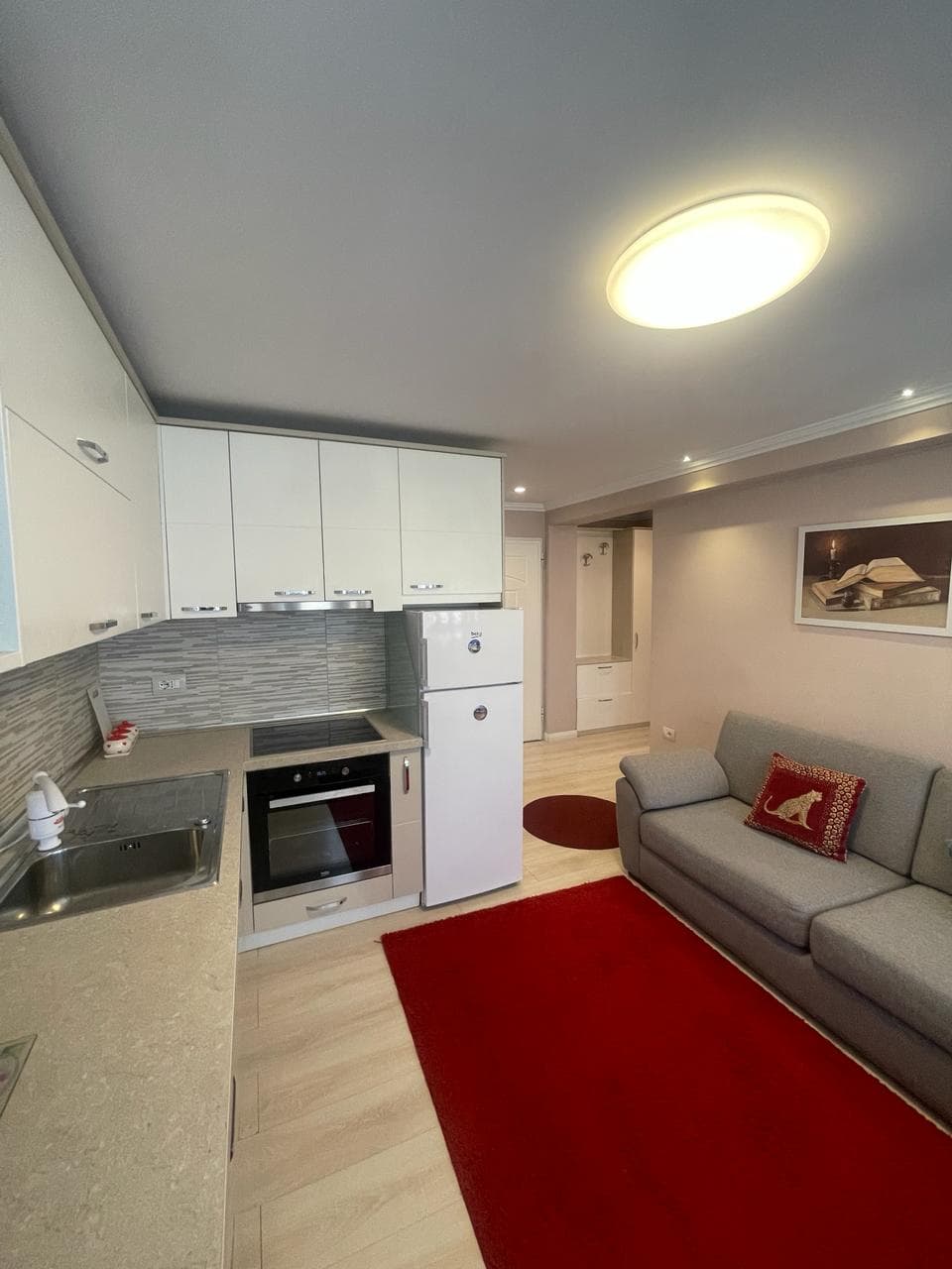 Apartament 1+1 Me Qira në 9 Katëshet, Tiranë - 900€ | 60 m² 2