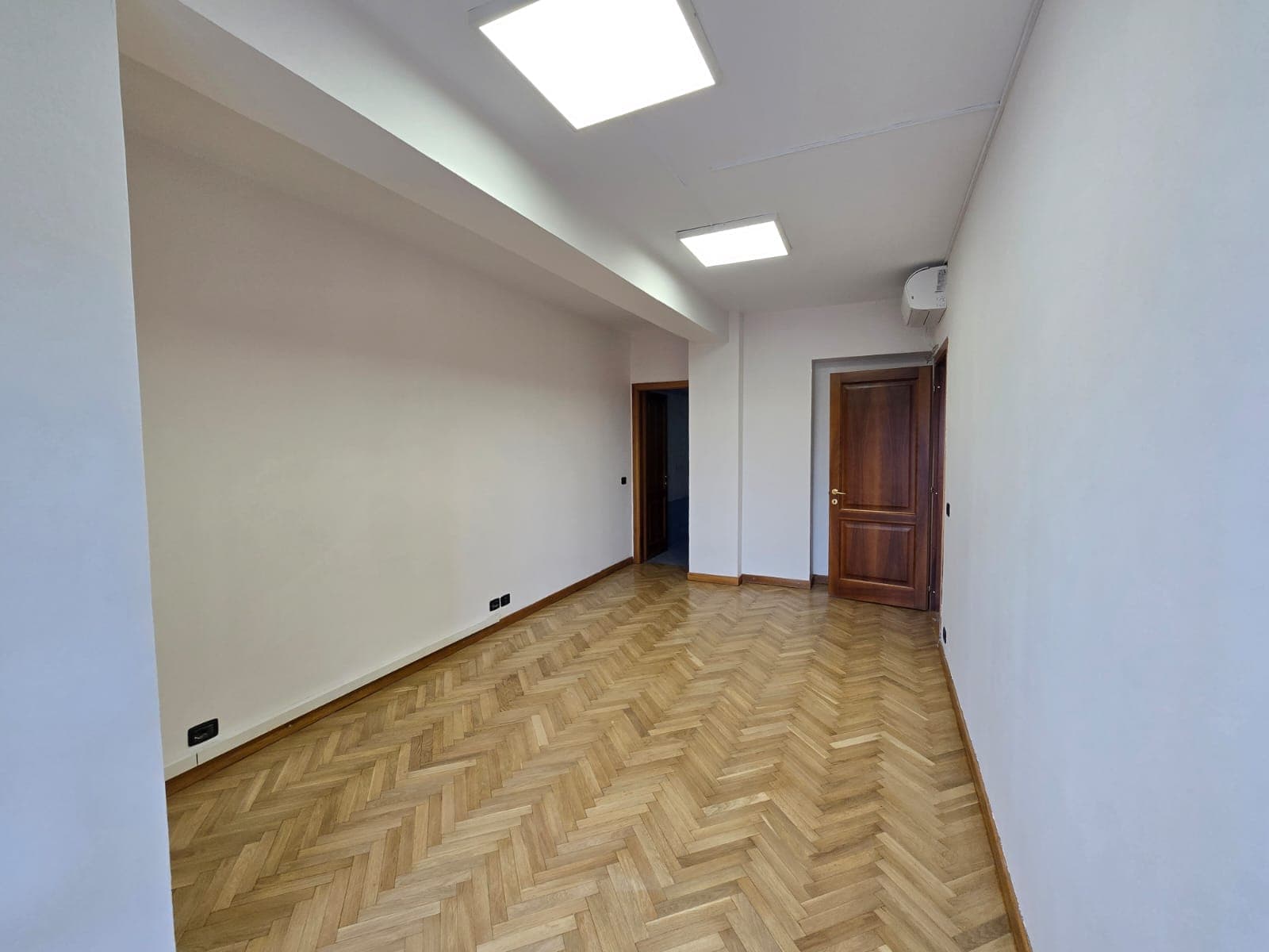 Jepet me qera ambient per zyre ne Qender 4