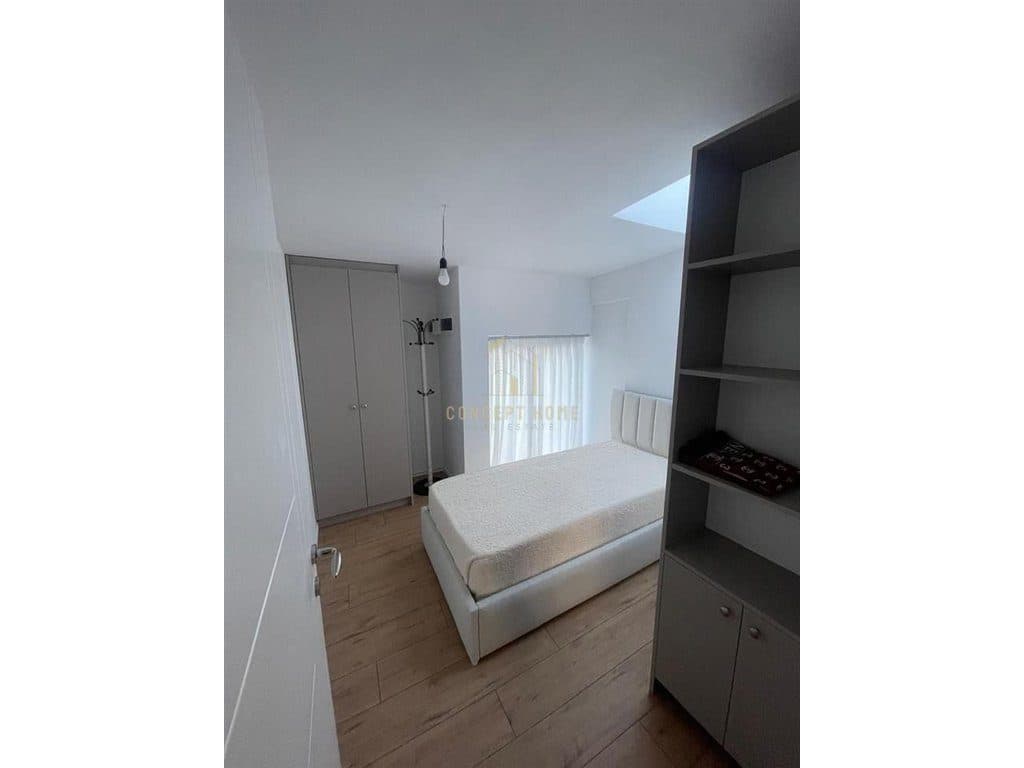 Jepet me qera apartament 2+1 Ne Kombinat/Cmimi: 350 Euro 2