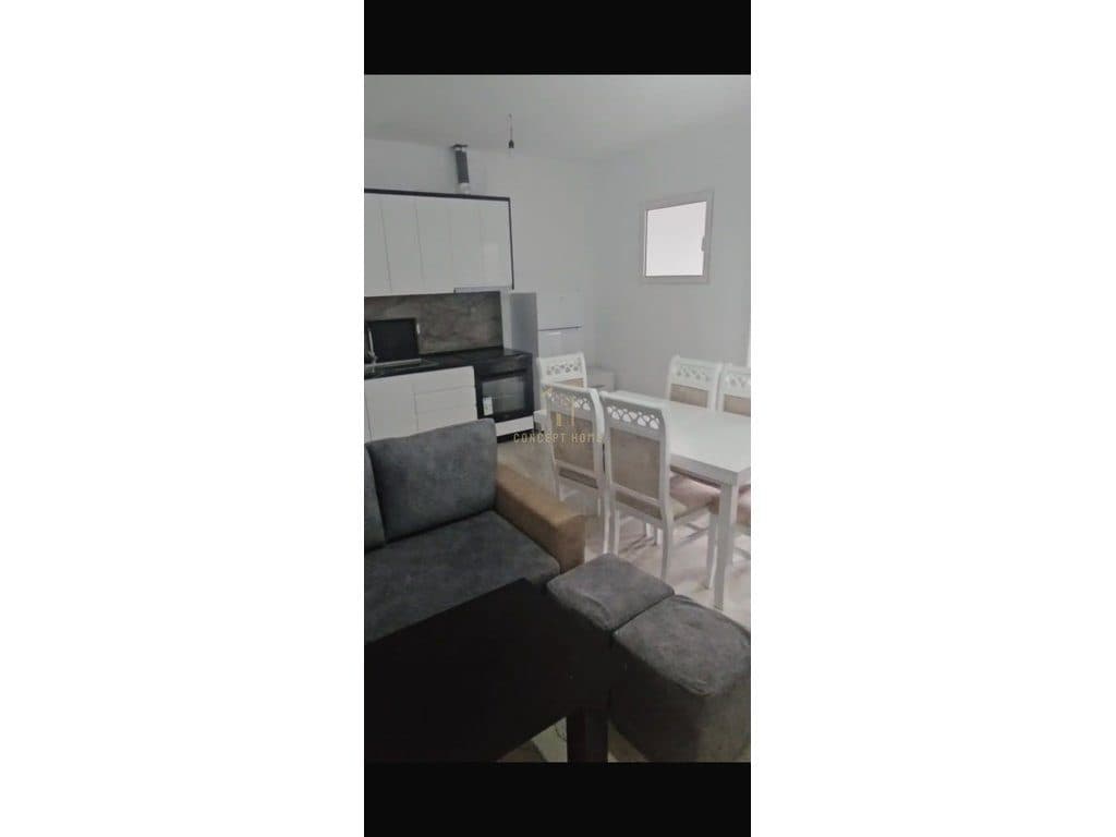 Jepet me qera apartamenti 2+1 ne Laprake (kati i dyte i nje shtepie private)