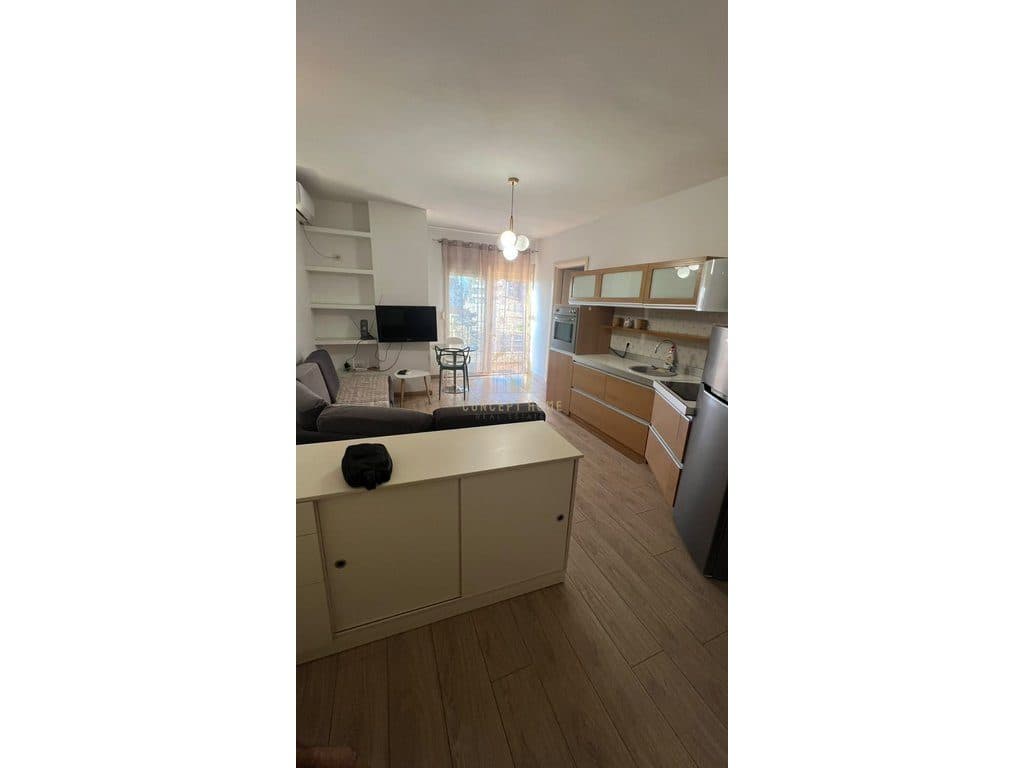 Jepet me qera apartament 1+1 ne Komune te Parisit