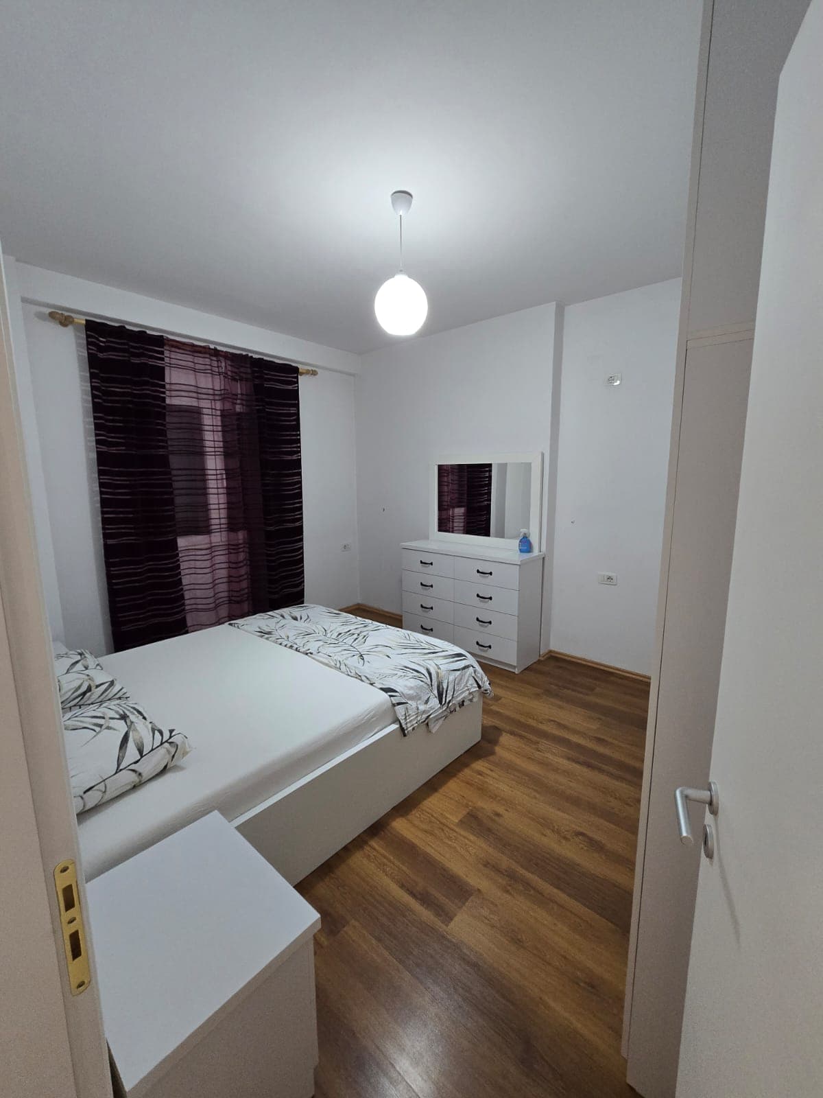 Jepet apartament me qera 2+1 ne Ali Dem 4