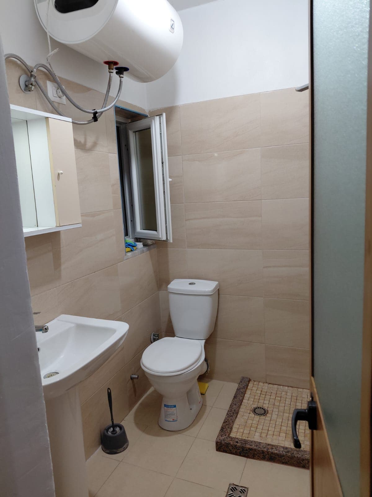 Jepet me qira Apartament 1+1 Tek Rruga “5 Maji” 3