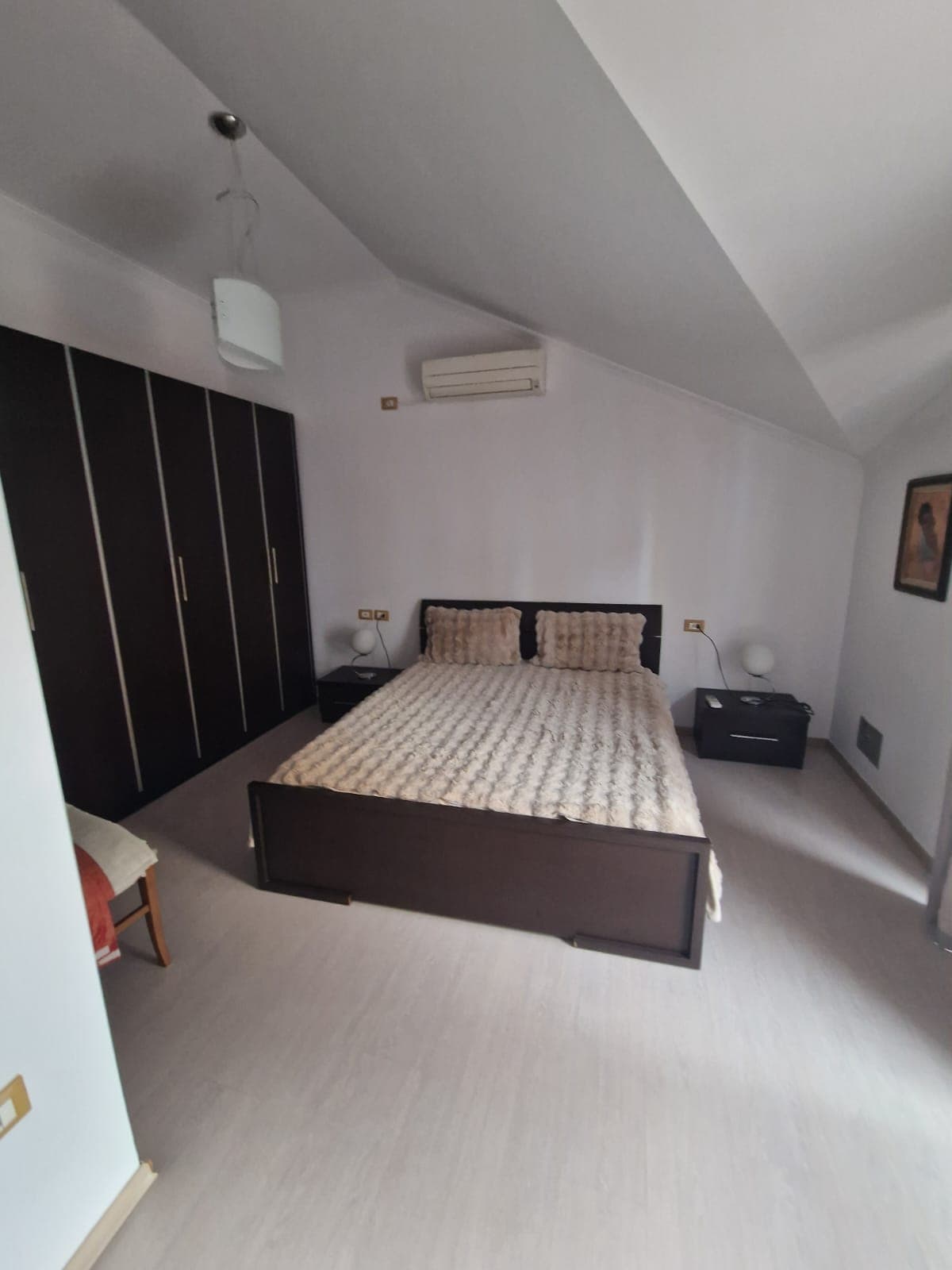 Jepet me qera apartament 3+1+3+P tek Komuna e Parisit, Siperfaqe 144 m2 4