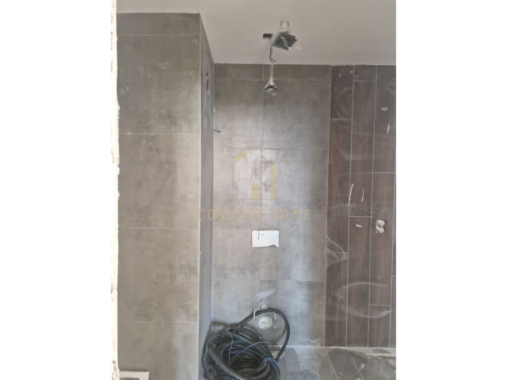 Shitet apartament 3+1+2 te Unaza e Re 2