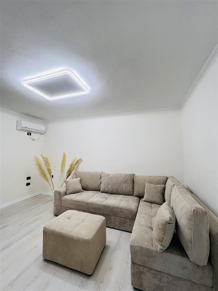 Shitet Apartament 1+1 tek Stadiumi Dinamo 4