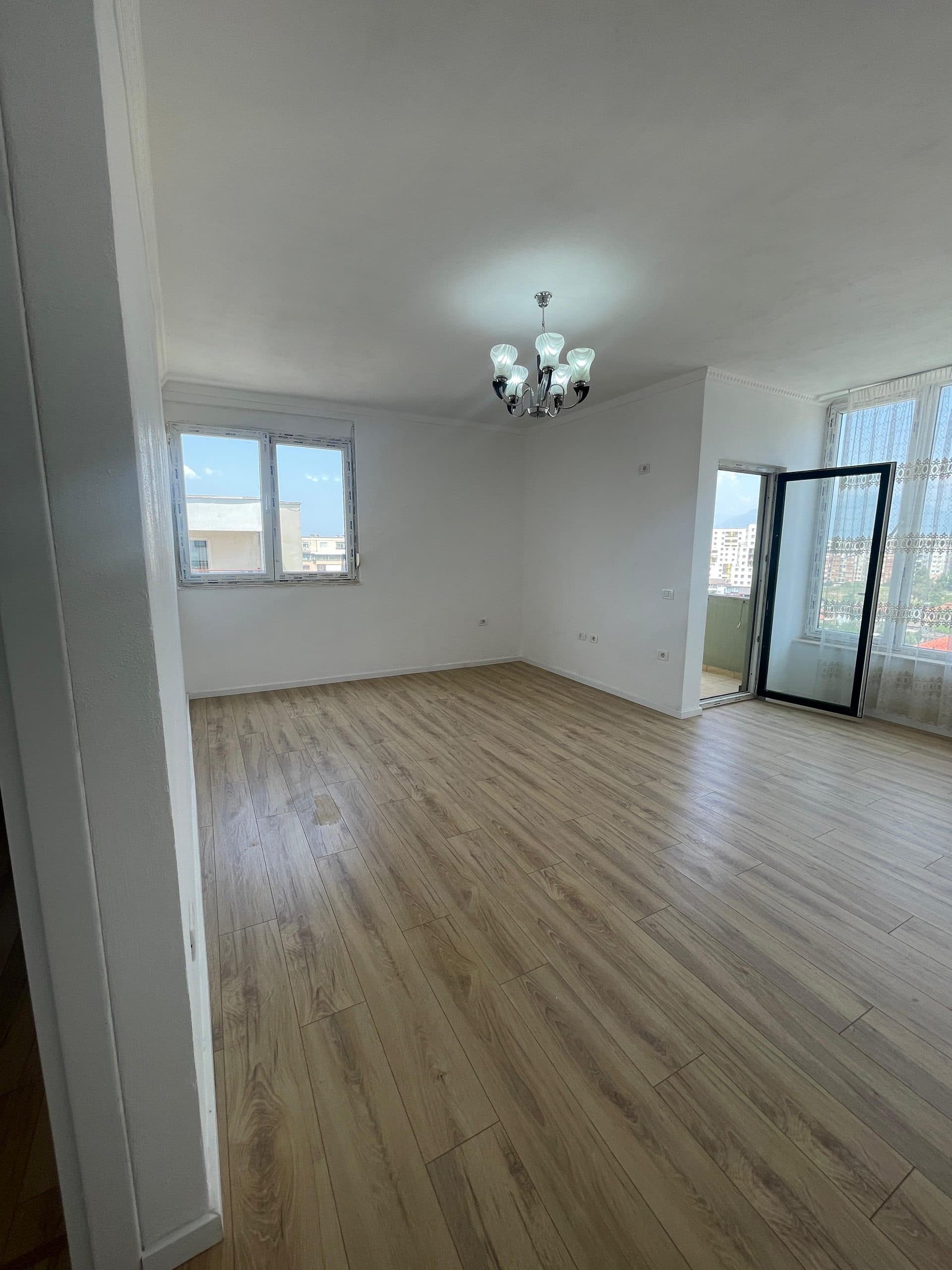 Shitet apartament 1+1 Yzberisht 3