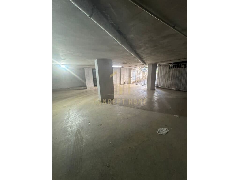 Garazh për Shitje në Rrugën 5 Maji, Tiranë - 405,000€ | 1300 m² 2