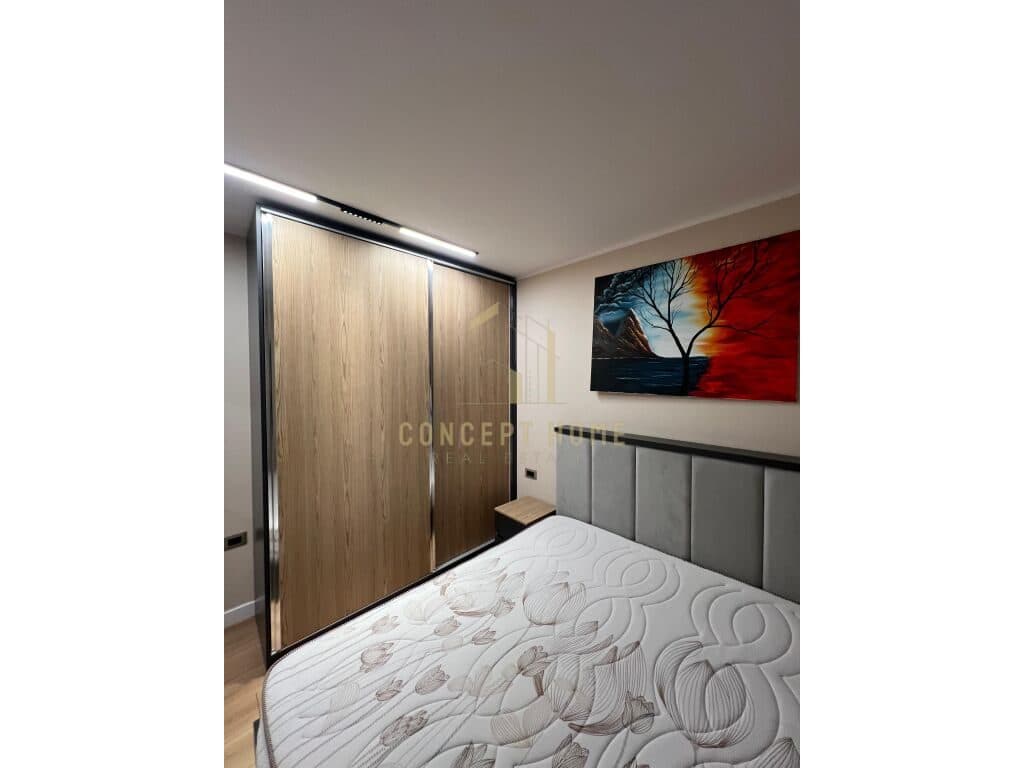 Jepet me qera 1+1 Tek Komuna e Parisit 4