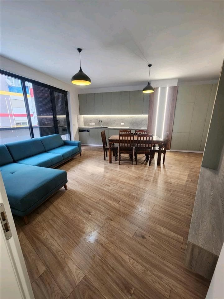 Jepet me qera Apartament 2+1+2 tek Kopshti Zoologjik. 2