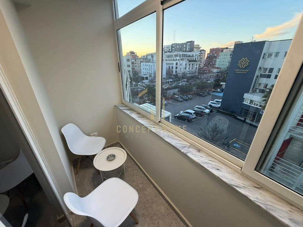 Shiten dy apartamente bashke 1+1 tek Kryqezimi 21 Dhjetorit. 3