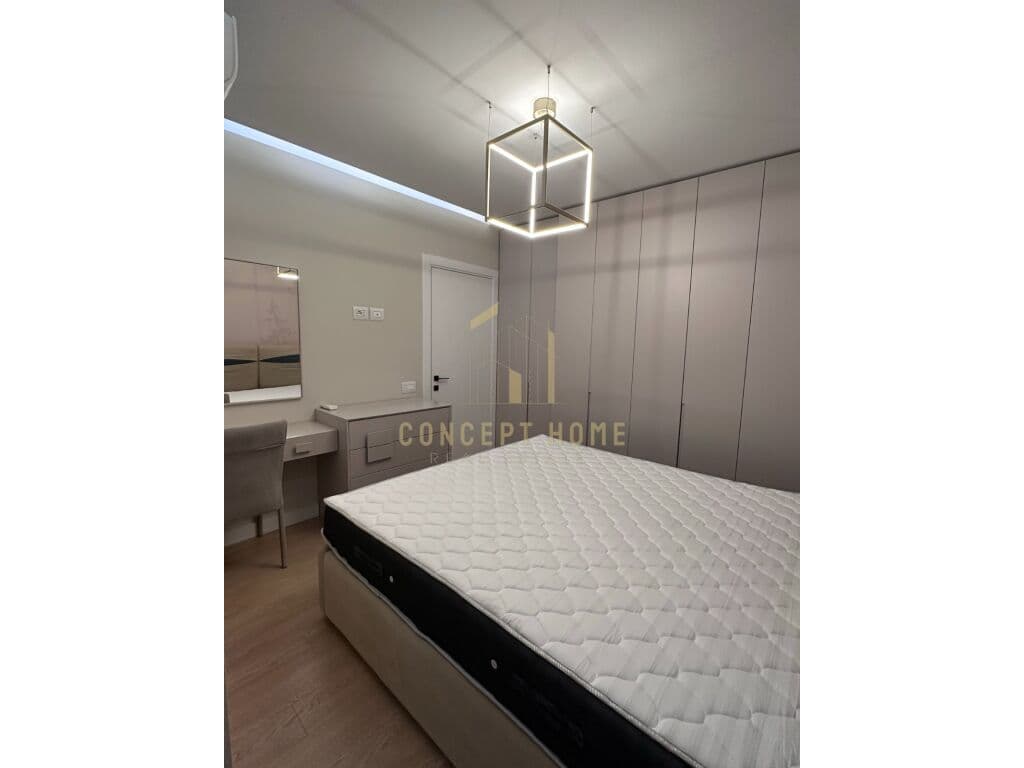 Shitet apartament 2+1+2 te Amerikan 3 4