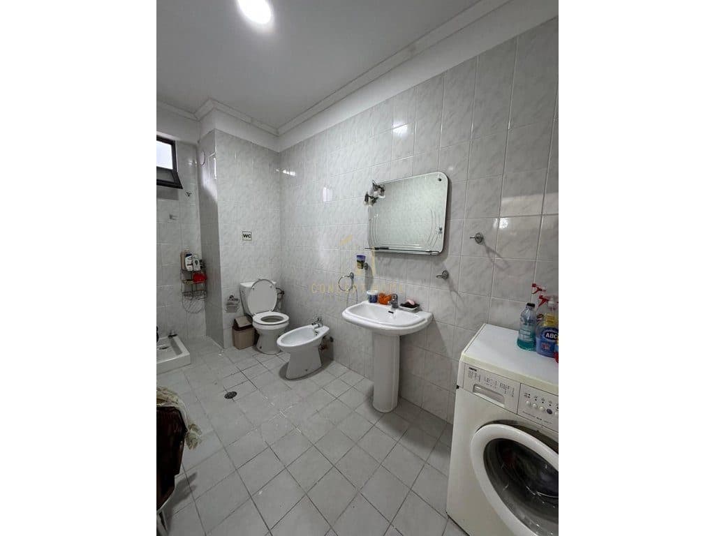 Shitet apartament 2+1 ne 5 Maj 4