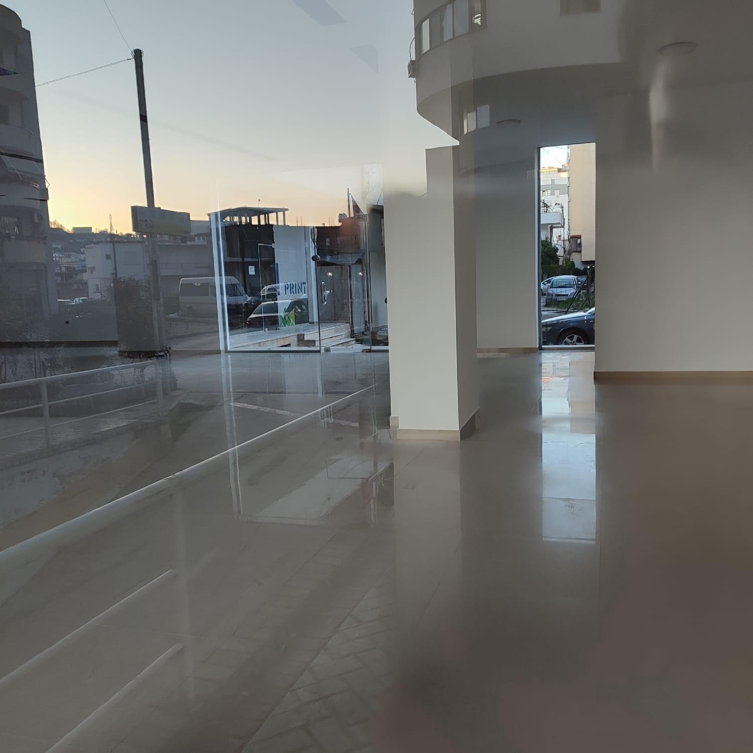 Dyqan për Qira në Astir, Tiranë - 1000€ | Sipërfaqe 200m² 4