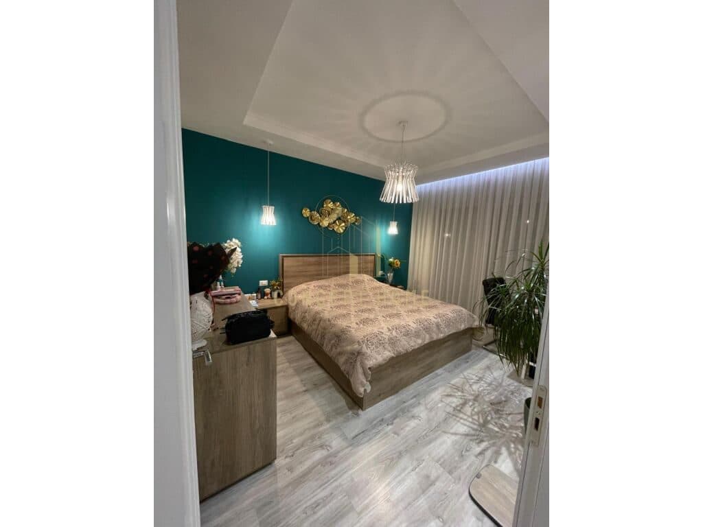 Shitet apartament 3+1+2 ne Tufine