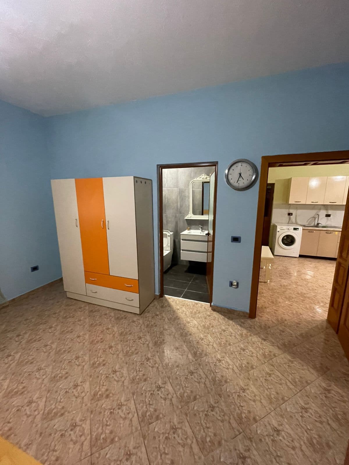 Jepet me qera shtepi 2+1+Parkim ne Astir Siperfaqe: 100m2 Kati i 2 (Shtepi Private) 4
