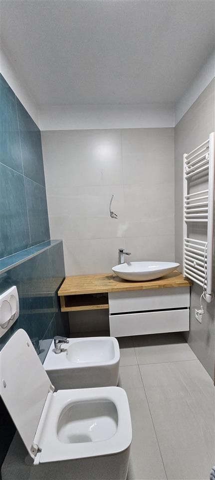 Jepet me qera apartament 2+1+2+ Parkim Te Rruga e Kavajes