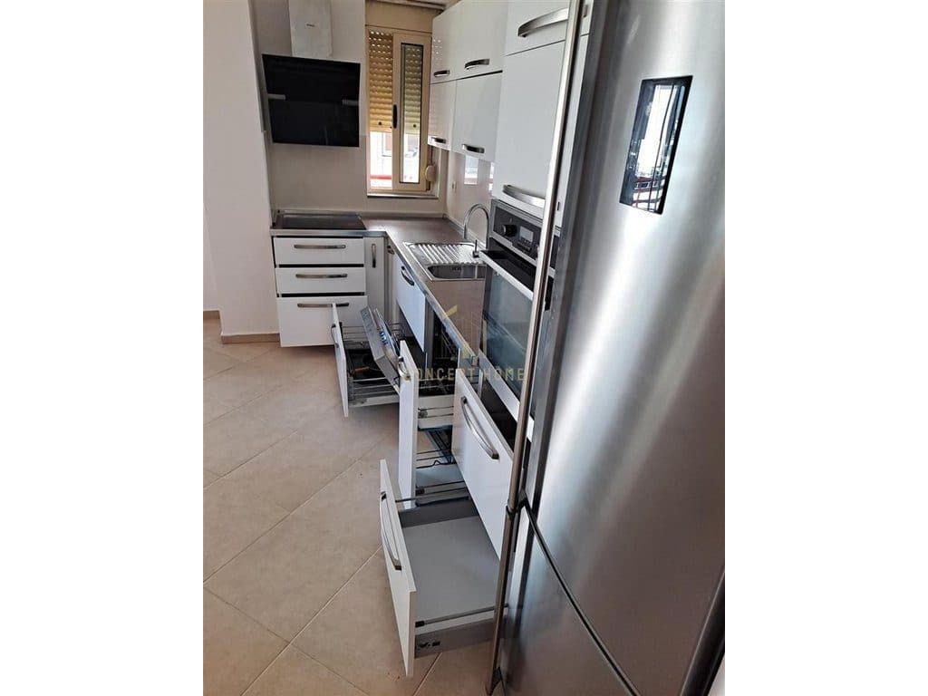 Shitet Apartament 2+1 tek Liqeni i Tiranes 3