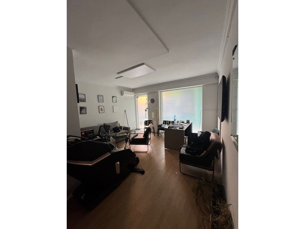 Dyqan 1+1 Me Qira në Komunën e Parisit, Tiranë - 400€ | 50 m²