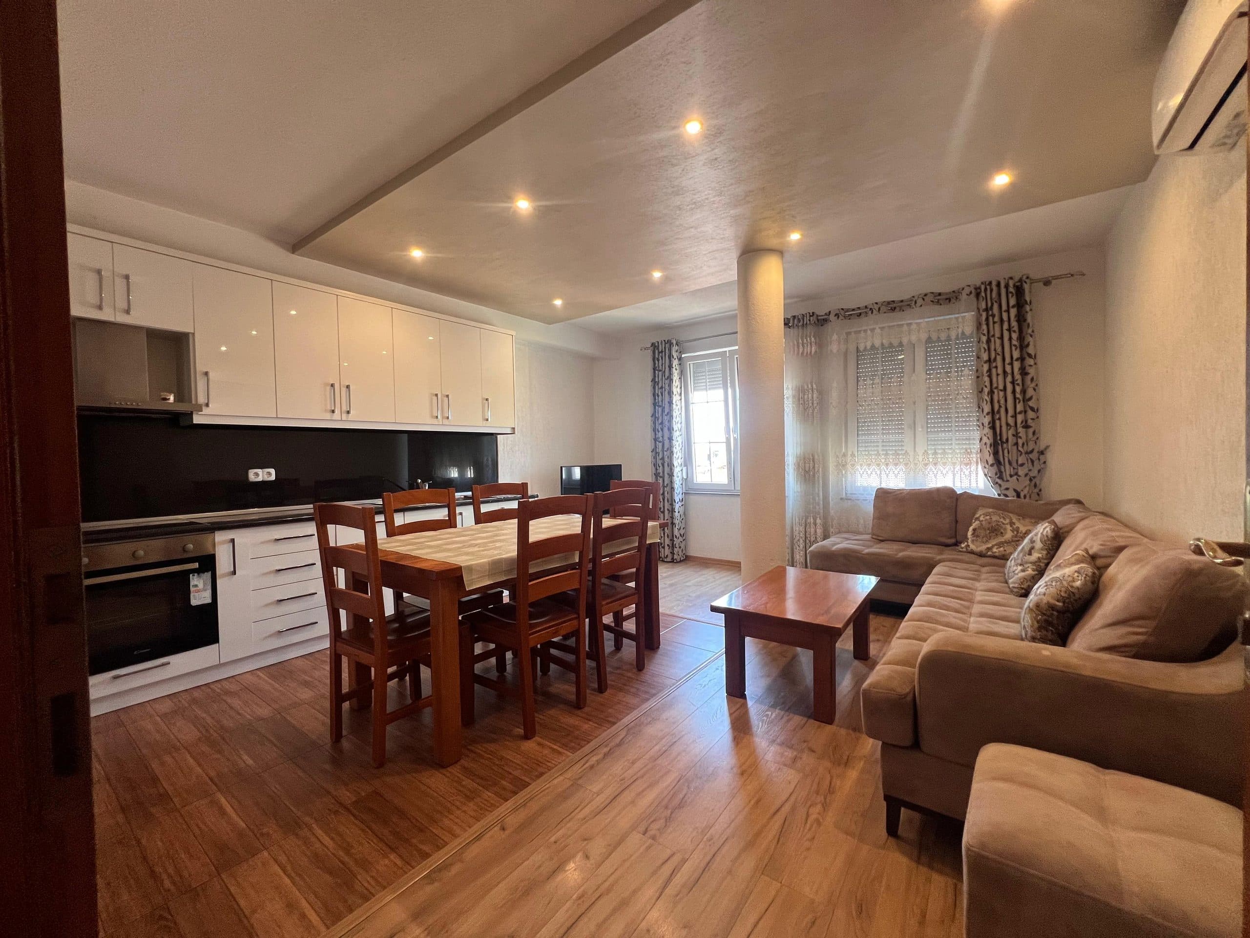 Jepet me qera apartament 2+1 ne 5 maji , 420 Euro/muaj