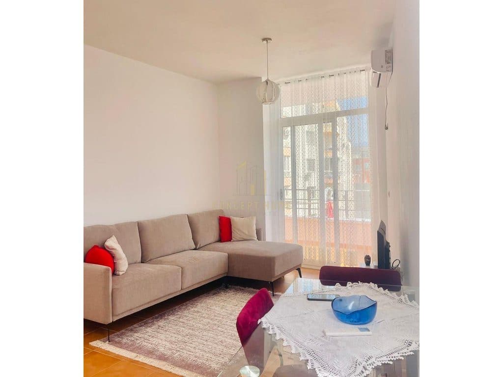 Shitet apartament 1+1 ne 1