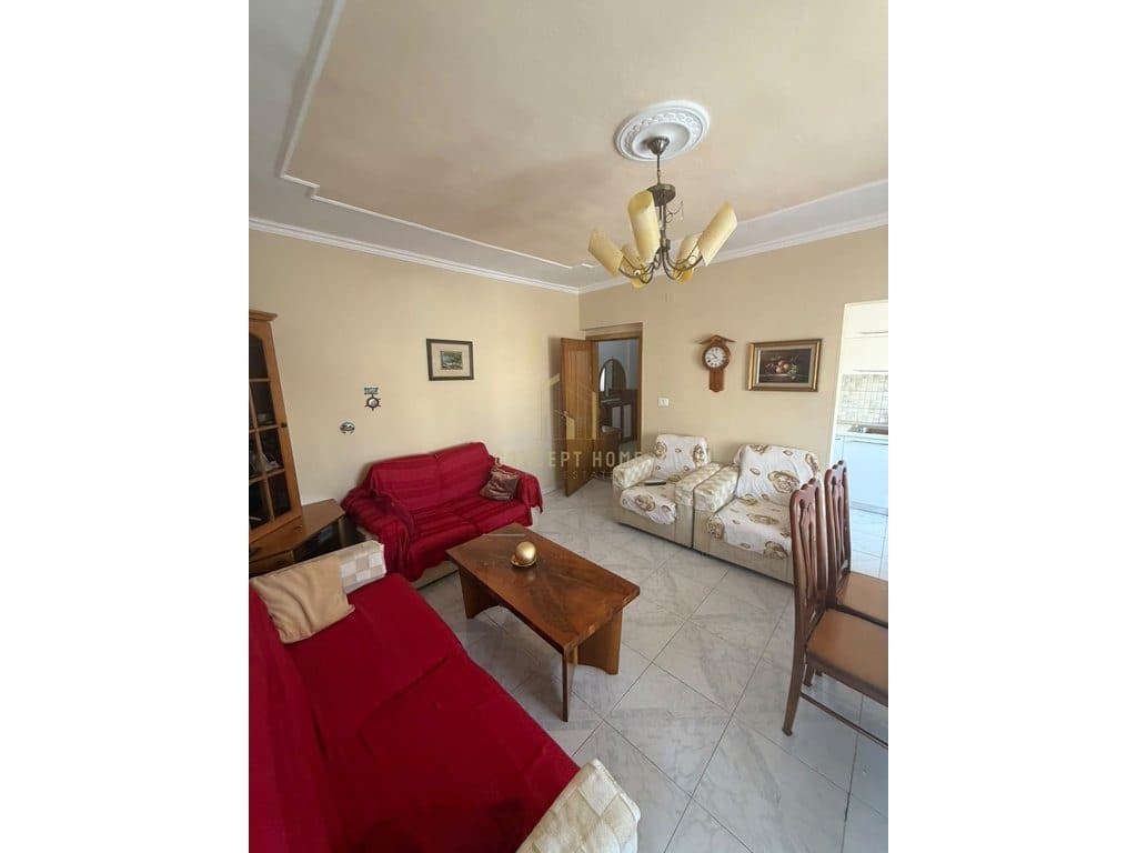 Jepet me qera apartament 3+1 tek Rr.Fortuzi
