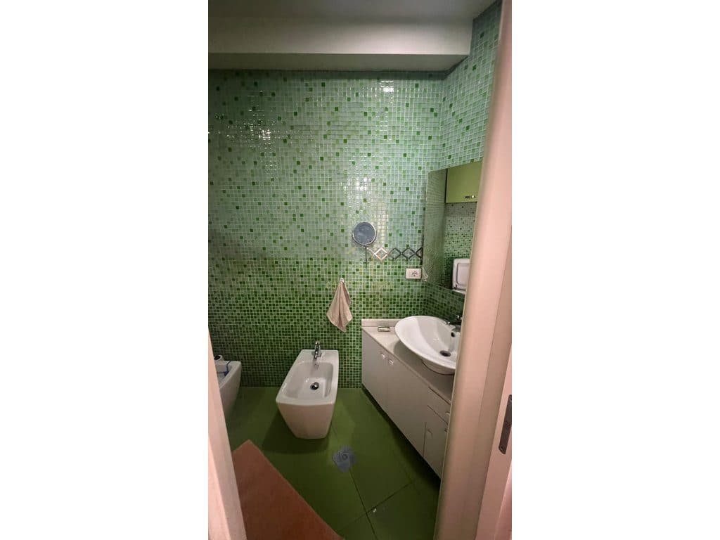 Jepet me qera apartament 1+1 ne Komune te Parisit 3