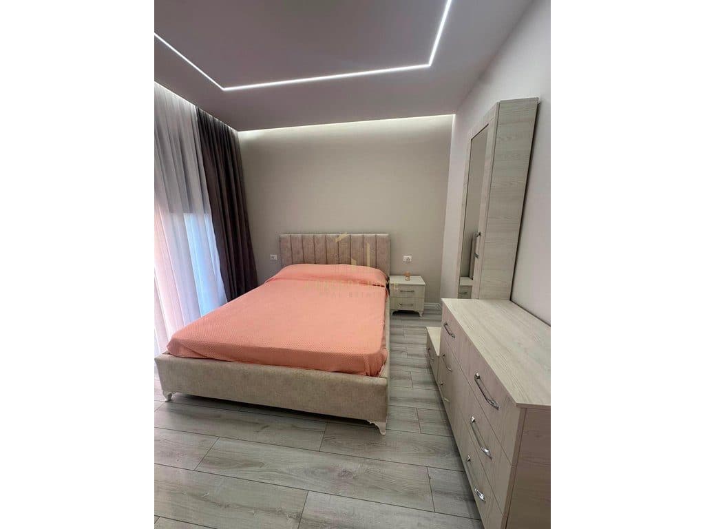 Jepet me qera apartament 1+1 tek Bulevardi i Ri 3