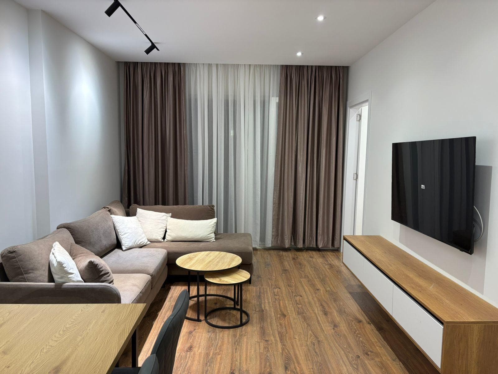 Jepet me qera Apartament 1+1 ne Laprake