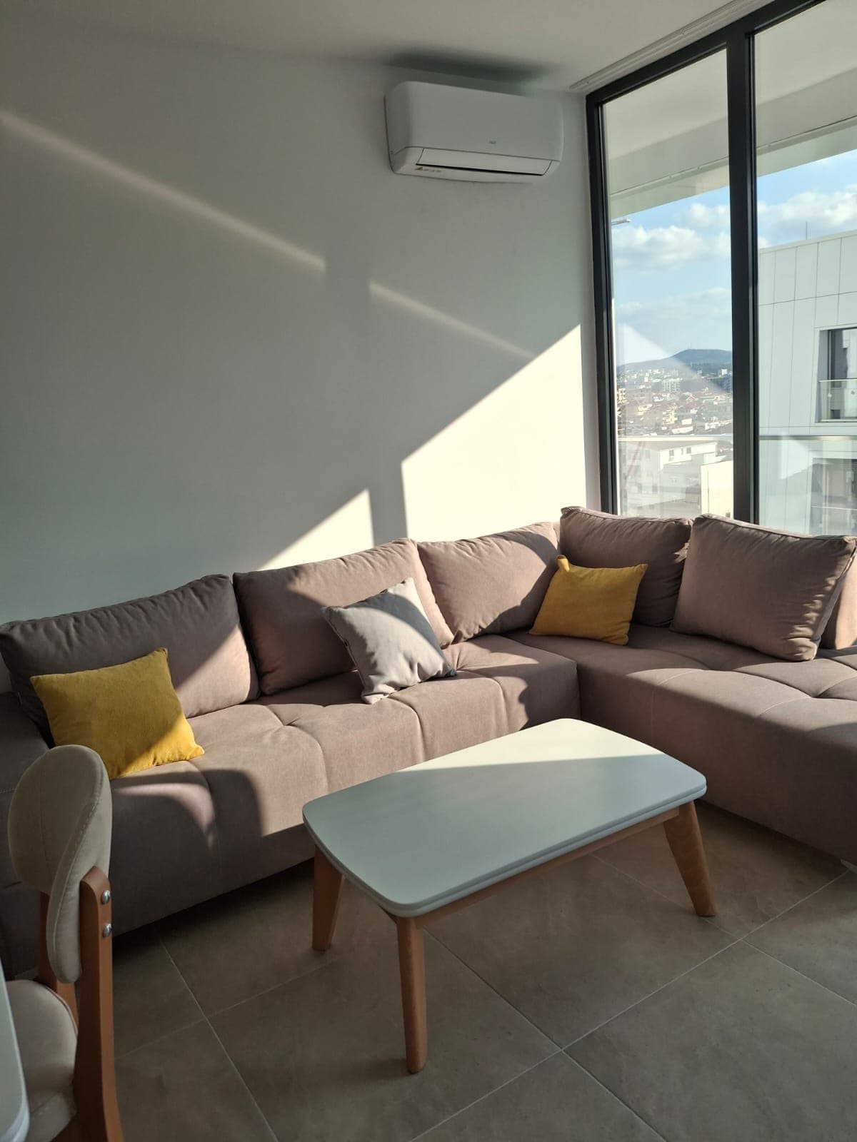 Apartament me qera 2+1 ne Porcelan